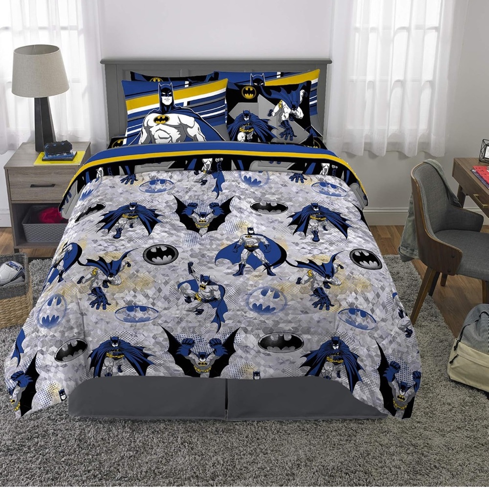 Batman 5 Piece Twin Comforter
Set New Includes Sham